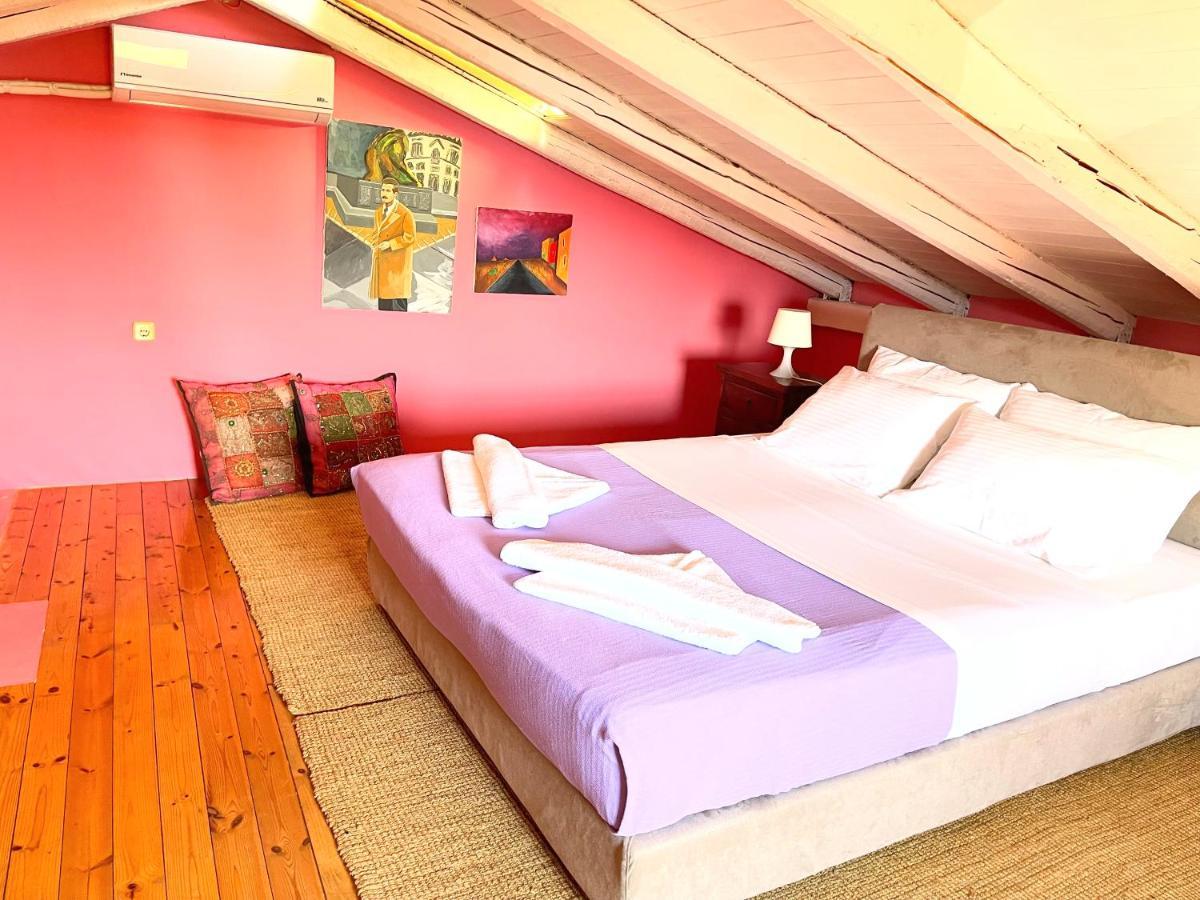 Kirki Apartment *